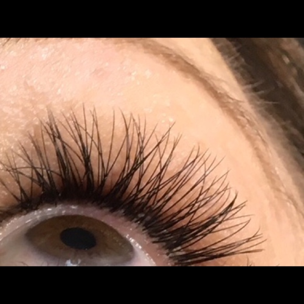 Eyelash Extensions Full Set - Picture 2 of 10